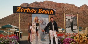 Στράτος Τζώρτζογλου και Σοφία Μαριόλα στο μπάτσελορ του γάμου τους