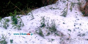 Χαλάζι σε χωράφι
