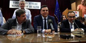Παράδοση-παραλαβή στο υπουργείο Υγείας