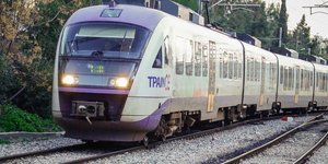 Τρένο στις ράγες