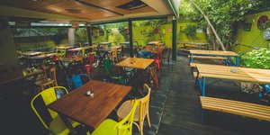 Αυλή μπιραρίας