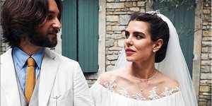 Η Σαρλότ Κασιράγκι με τον Ντιμίτρι Ρασάμ στον θρησκευτικό γάμο τους 