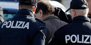 Συλληψη με δυο αστυνομικούς