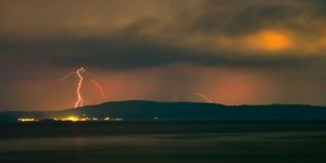 Κεραυνοί στον ουρανό