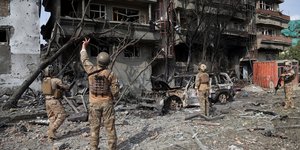 Δεκάδες νεκροί και τραυματίες από την επίθεση στην Καμπούλ