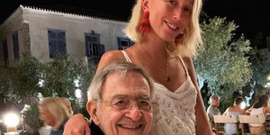 Η Μαρία Ολυμπία με τον παππού της, τον τέως βασιλιά Κωνσταντίνο