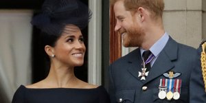 Η Μέγκαν Μαρκλ με βλέμμα λατρείας προς τον σύζυγό της, πρίγκιπα Χάρι