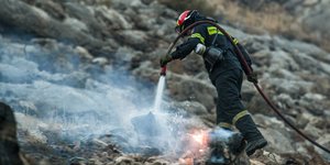 Πυροσβέστης με μάνικα