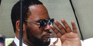 O Αμερικανός τραγουδιστής και παραγωγός R. Kelly