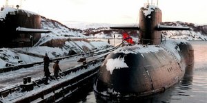 To υποβρύχιο ρυμουλκήθηκε στη ρωσική βάση Σεβερομόρκ 