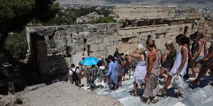 Τουρίστες στην Ακρόπολη