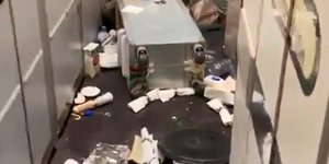 Διάφορα αντικείμενα έπεσαν κατά τη διάρκεια αναταράξεων σε πτήση