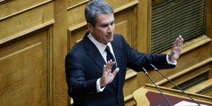 Ο Ανδρέας Λοβέρδος μιλά κατά τη συζήτηση επί των προγραμματικών δηλώσεων της κυβέρνησης Μητσοτάκη