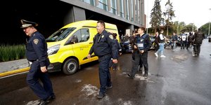 Ανδρες της αστυνομίας του Μεξικό στο σημείο της δολοφονίας