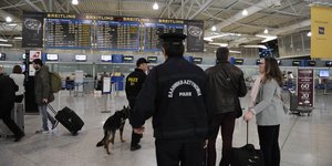 Αστυνομικός στο αεροδρόμιο