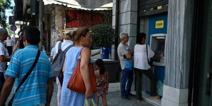 Κόσμος σε ΑΤΜ