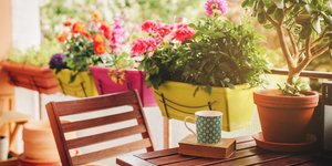 Μπαλκόνι με λουλούδια