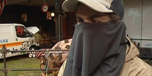 Στο βίντεο μιλά ένας άνδρας που δηλώνει ότι είναι ο Banksy