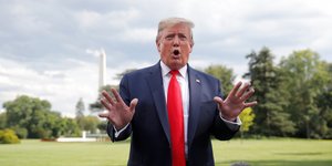 Ο Ντόναλντ Τραμπ μιλάει στα ΜΜΕ