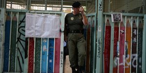 Αγνωστοι άρπαξαν κάλπη από το 330 εκλογικό τμήμα που βρίσκεται στην οδό Κωλέττη στα Εξάρχεια