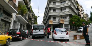Το σημείο στα Εξάρχεια (Νεάπολη) που έχει αποκλειστεί από τους αστυνομικούς / Φωτογραφία: INTIME NEWS/ΒΑΡΑΚΛΑΣ ΜΙΧΑΛΗΣ
