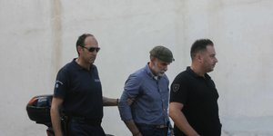 Ο Επαμεινώνδας Κορκονέας οδηγείται στο δικαστήριο για την ανάγνωση της ποινής