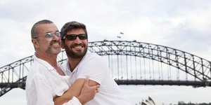 Ο Φάντι Φαγιάζ με τον Τζορτζ Μάικλ αγκαλιά