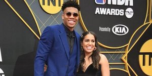 Ο Γιάννης Αντετοκούνμπο αγκαλιά με το κορίτσι του