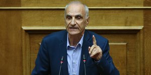 Ο Γιώργος Βαρεμένος μιλάει στη Βουλή