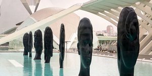 Γλυπτα μεσα σε νερό 