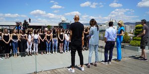 Οι κριτές του GNTM σε ένα από τα cast για τον δεύτερο κύκλο
