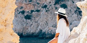 Γυναίκα με καπέλο