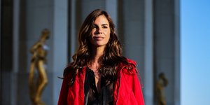 Γυναίκα κόκκινο πανωφόρι