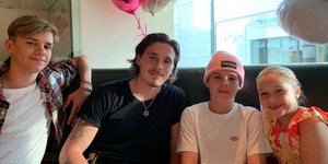 Η Χάρπερ Μπέκαμ με τα αδέρφια της