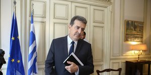 Με εντολή Χρυσοχοίδη και άλλοι αστυνομικοί από τα γραφεία σε περιπολίες