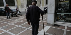 Ηλικιωμένος με μαγκούρα