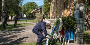 Ο Πρόεδρος της Δημοκρατίας κατέθεσε στεφάνι στο άγαλμα του Σπύρου Μουστακλή