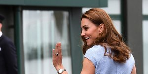 Κέιτ Μϊντλετον με γαλάζιο φόρεμα