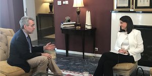 Η Νίκη Κεραμέως συζητά με τον Τζέφρι Πάιατ