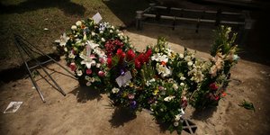 Λουλούδια στη κηδεία πατέρα και κόρης στο Ελ Σαλβαδόρ