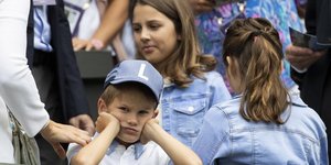 Ο γιος του Ρότζερ Φέντερερ βαριέται και δεν διστάζει να το δείξει