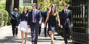 Ο Κυριάκος Μητσοτάκης με τα παιδιά του