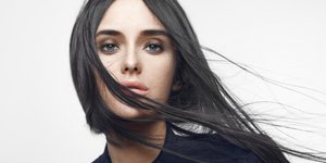 Κορίτσι με μακριά μαλλιά