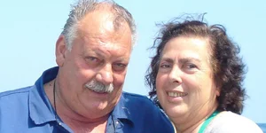 Ο Γιώργος Κοσμάς και η σύζυγός του Αρτεμις που διαθέτουν την ταβέρνα στην Σκόπελο