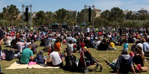 Κόσμος στο γρασίδι του ΚΠΙΣΝ 