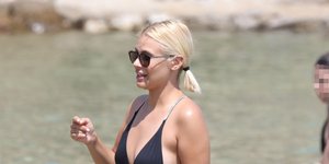 Η Λάουρα Νάργες στη Μύκονο