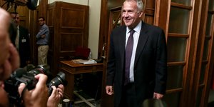 Μακης Βορίδης βγάζει φωτογραφίες