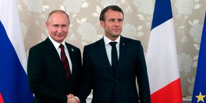 Ο Εμανουέλ Μακρόν και ο Βλαντιμίρ Πούτιν