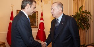 Στιγμιότυπο από παλιότερη συνάντηση Μητσοτάκη-Ερντογάν