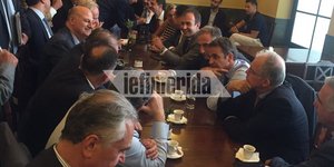 Ο Κυριάκος Μητσοτάκης με βουλευτές της ΝΔ στη Βουλή